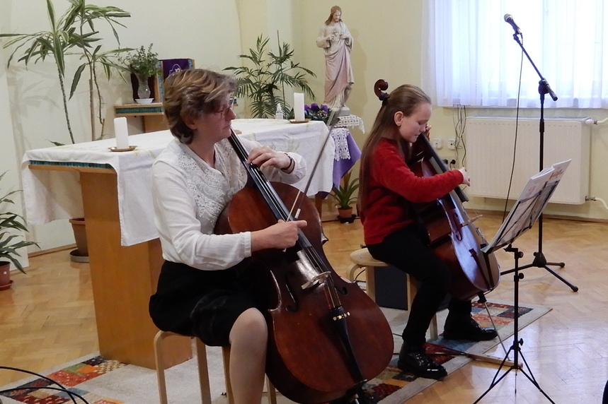 “Hópihe harmóniák” a Premontrei csellósok előadásában – JSZTIO